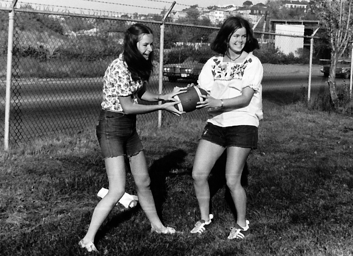 1975-1976 women’s teams