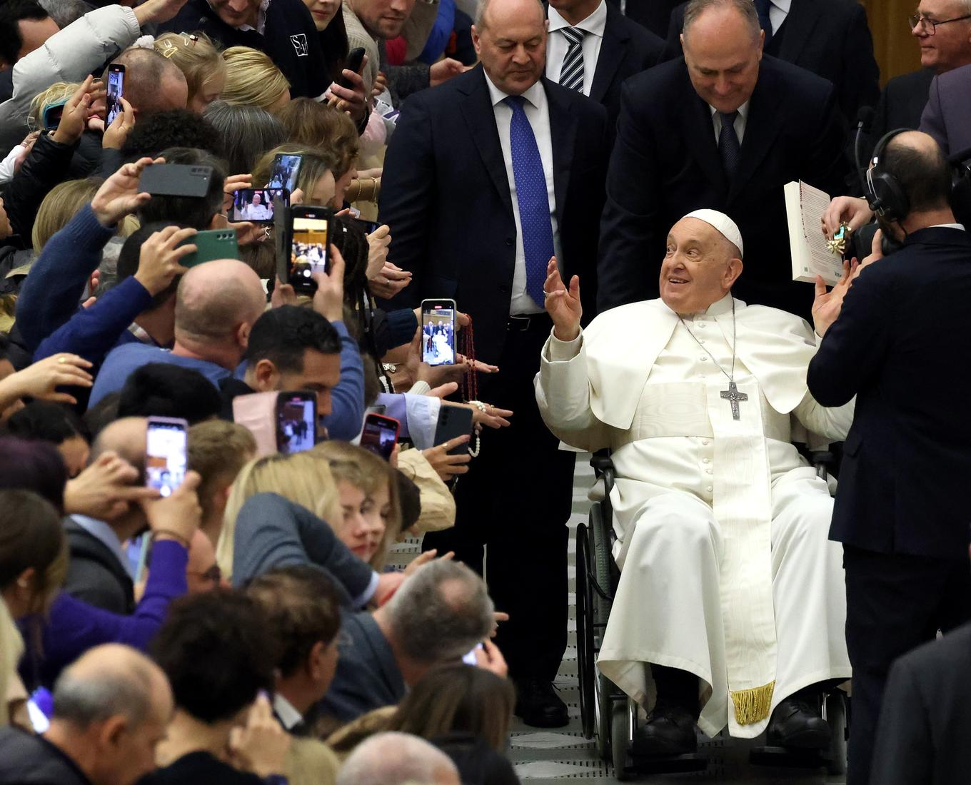 Pope Francis waves to the faithful.