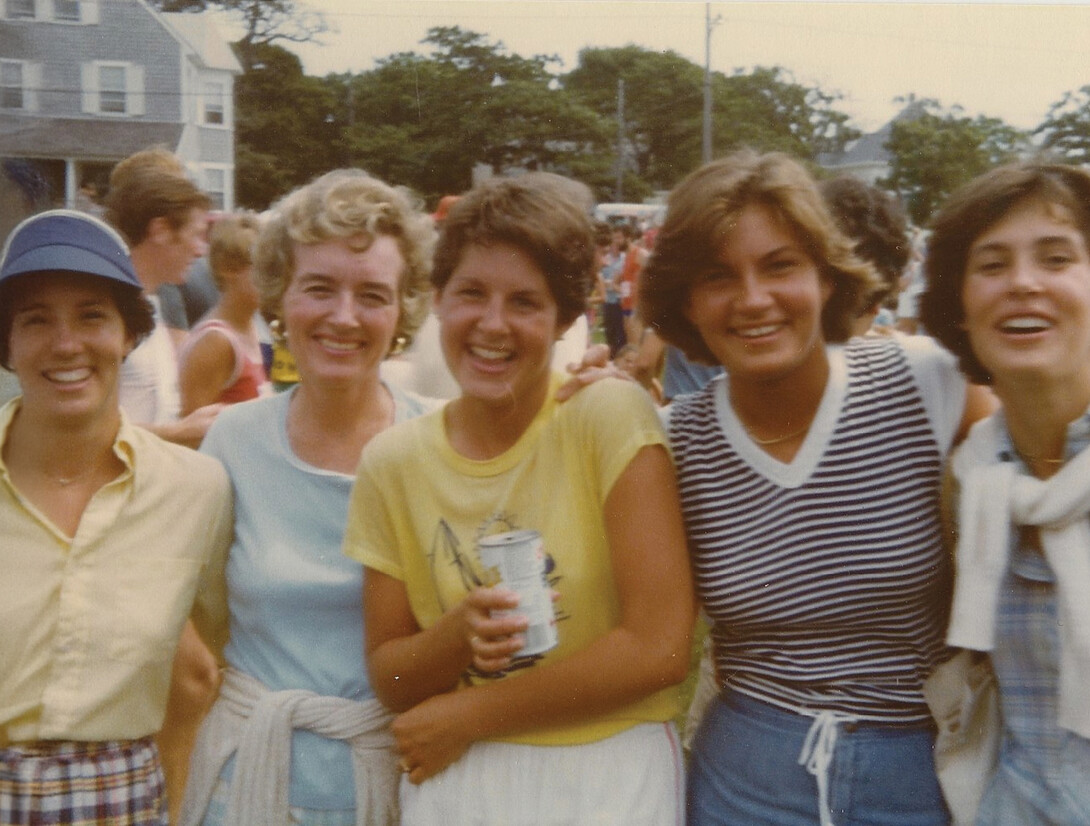 Family photo of Cummings with her sisters and mother